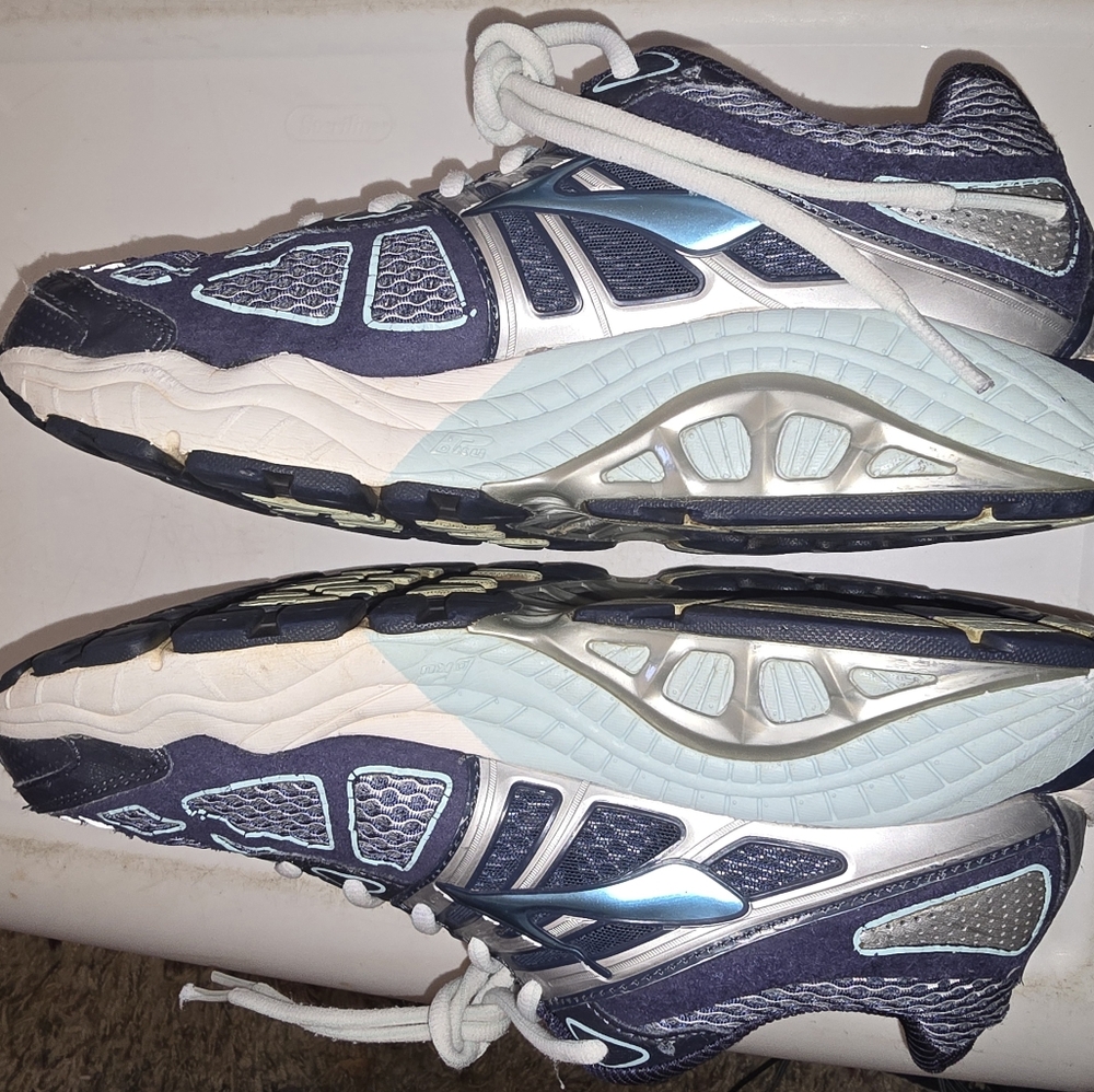 Brooks Navy and White Athletic Shoes Ariel 14 - Picture 4 of 6